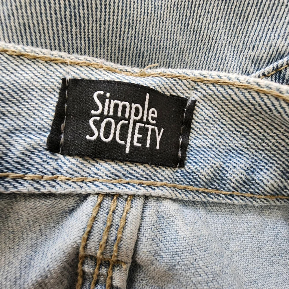 Simple Society Squared Pocket Wide Leg Light Wash Carpenter Jeans - Picture 4 of 8